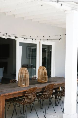 11336 Montana, Los Angeles, CA 90049