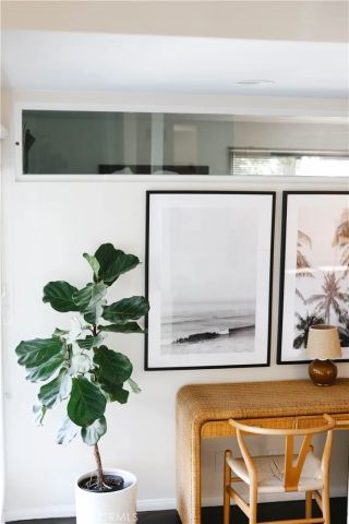 11336 Montana, Los Angeles, CA 90049