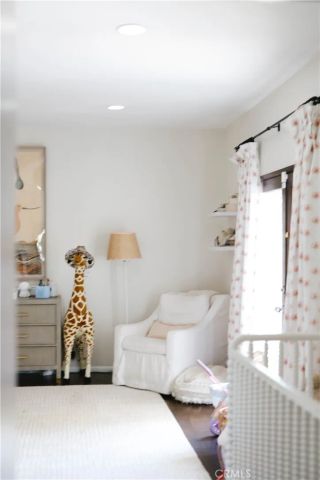 11336 Montana, Los Angeles, CA 90049