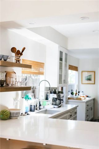 11336 Montana, Los Angeles, CA 90049