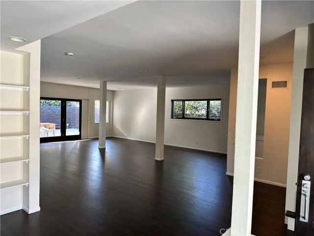 11336 Montana, Los Angeles, CA 90049