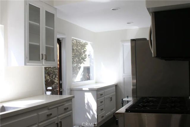 11336 Montana, Los Angeles, CA 90049