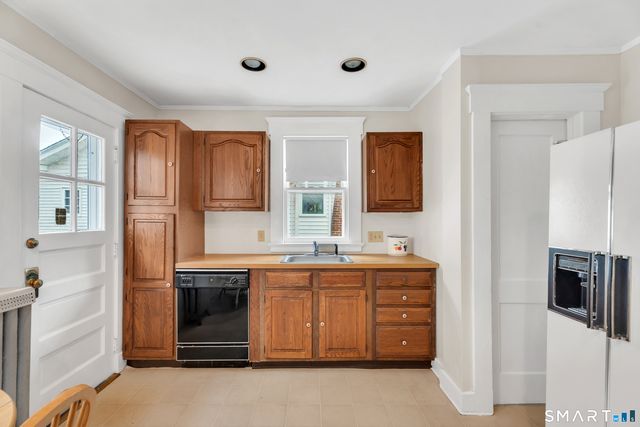 80 Russell Street, Hamden, CT 06517