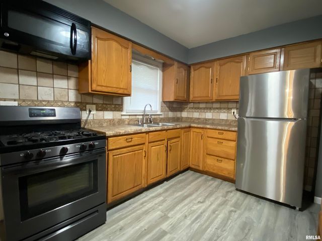 2240 N SHERIDAN Road, Peoria, IL 61604