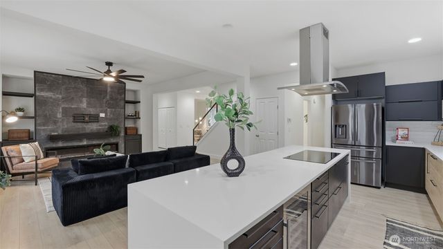 16102 Parkside Way SE, Renton, WA 98058