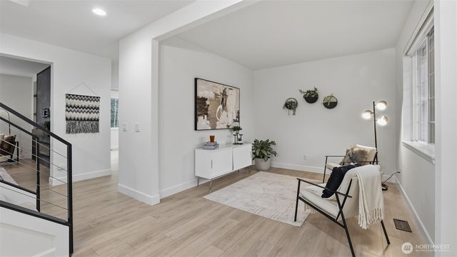 16102 Parkside Way SE, Renton, WA 98058