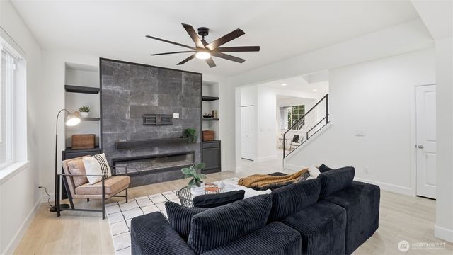 16102 Parkside Way SE, Renton, WA 98058