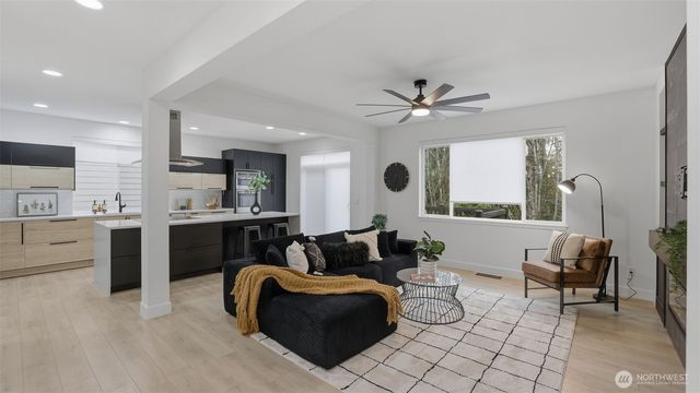 16102 Parkside Way SE, Renton, WA 98058