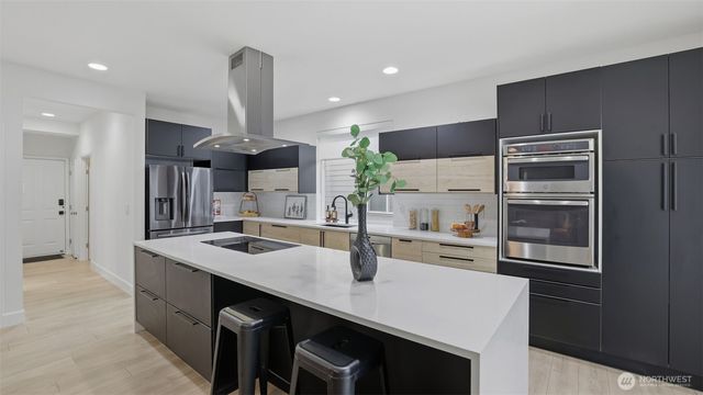 16102 Parkside Way SE, Renton, WA 98058