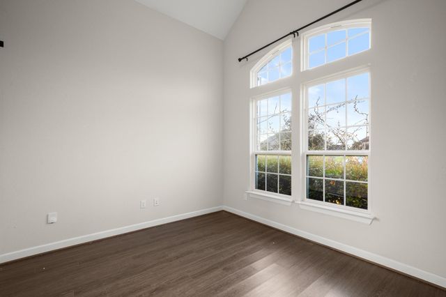 327 Baretta LOOP, Buda, TX 78610