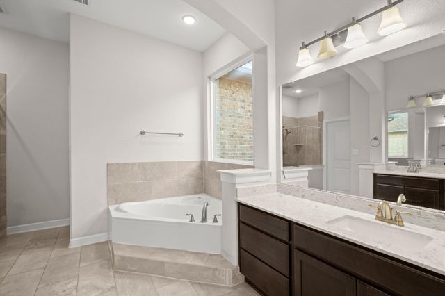 327 Baretta LOOP, Buda, TX 78610
