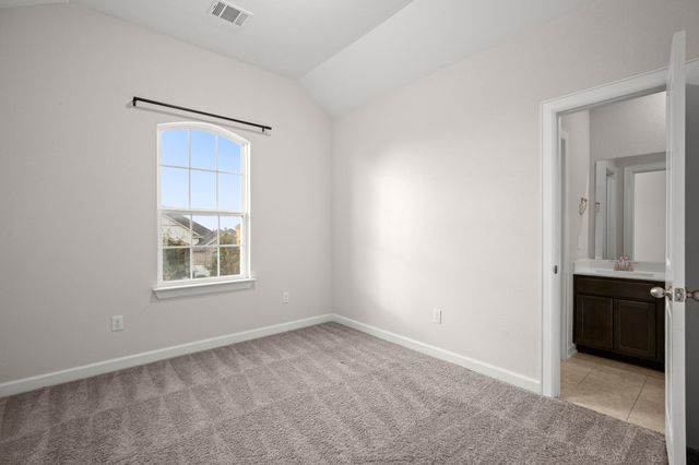 327 Baretta LOOP, Buda, TX 78610
