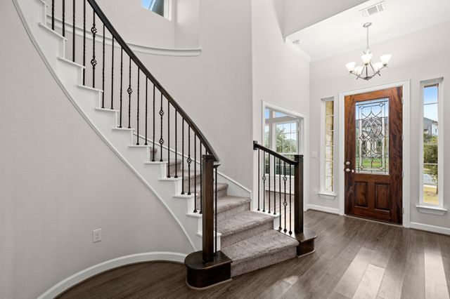 327 Baretta LOOP, Buda, TX 78610