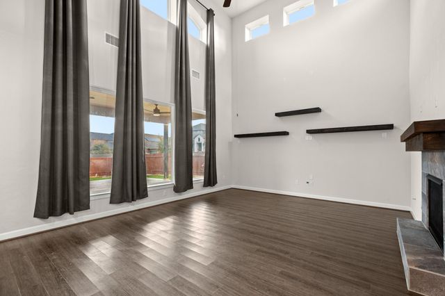 327 Baretta LOOP, Buda, TX 78610