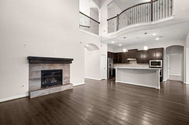 327 Baretta LOOP, Buda, TX 78610