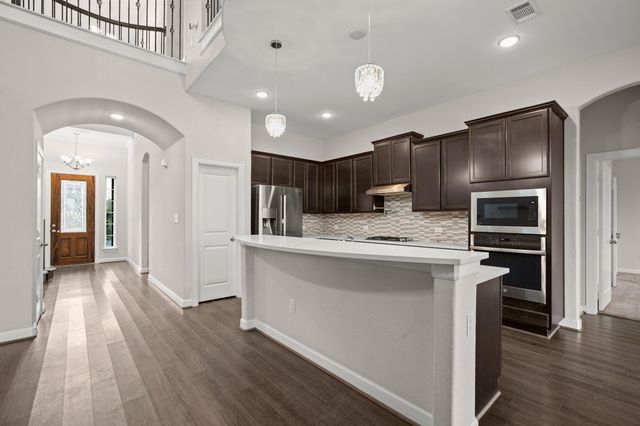 327 Baretta LOOP, Buda, TX 78610