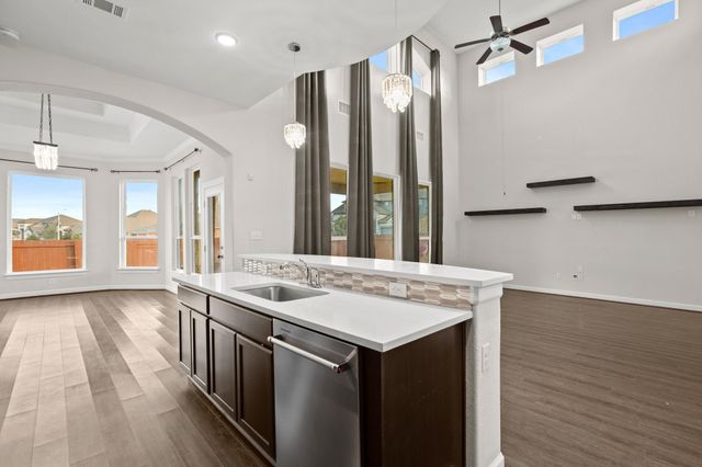 327 Baretta LOOP, Buda, TX 78610