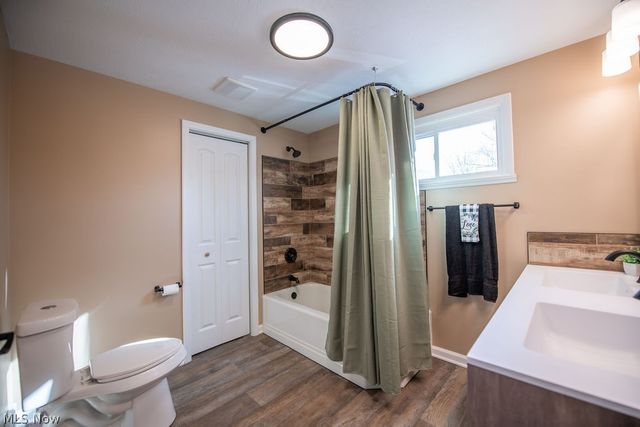 137 Noble Street W, East Canton, OH 44730