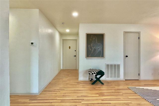 9710 Hillcrest Drive, Edmond, OK 73025