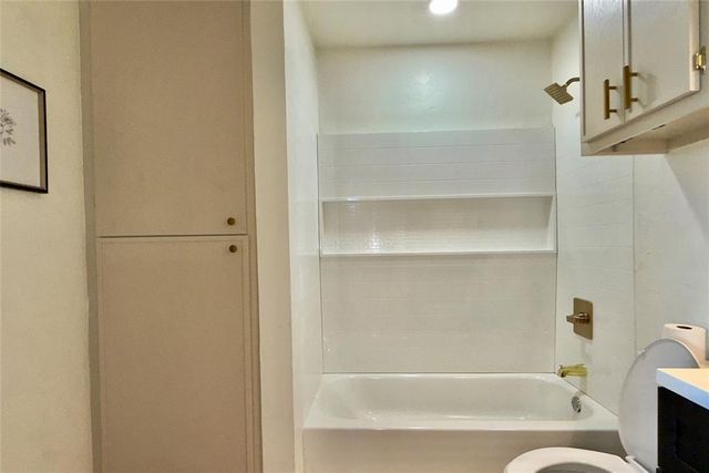 9710 Hillcrest Drive, Edmond, OK 73025