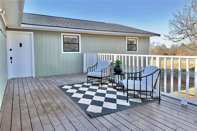 9710 Hillcrest Drive, Edmond, OK 73025