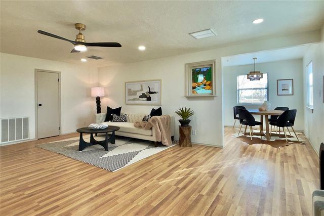 9710 Hillcrest Drive, Edmond, OK 73025