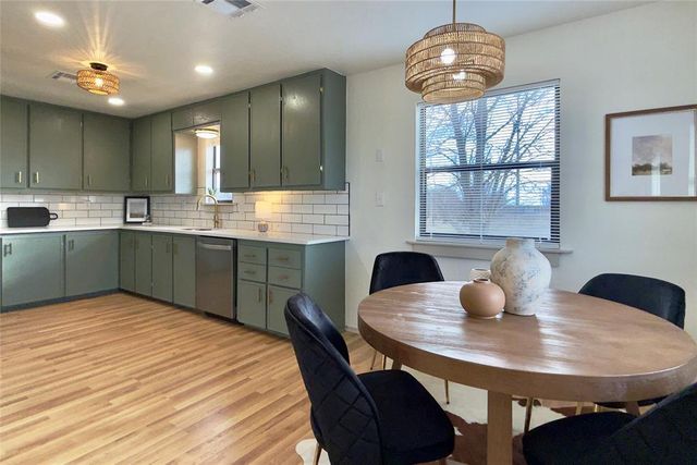 9710 Hillcrest Drive, Edmond, OK 73025