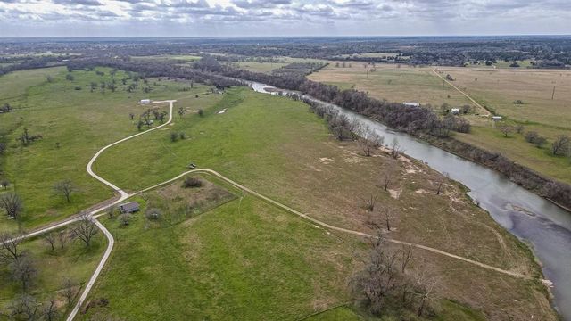 121 Mechelle Street, Smithville, TX 78957