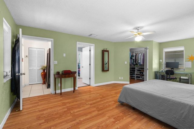 1601 NE 48TH Court, Oakland Park, FL 33334