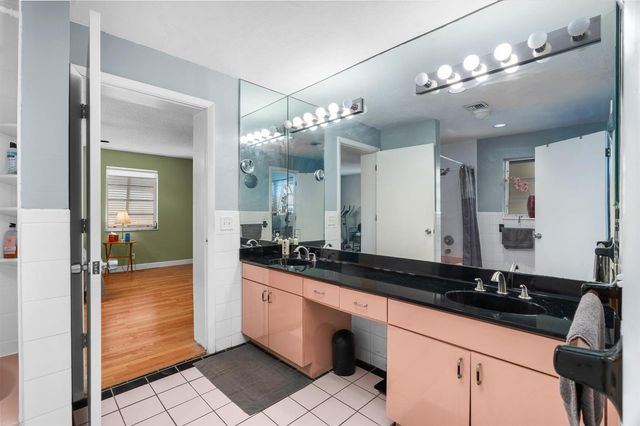 1601 NE 48TH Court, Oakland Park, FL 33334