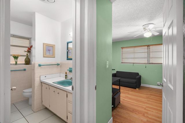 1601 NE 48TH Court, Oakland Park, FL 33334