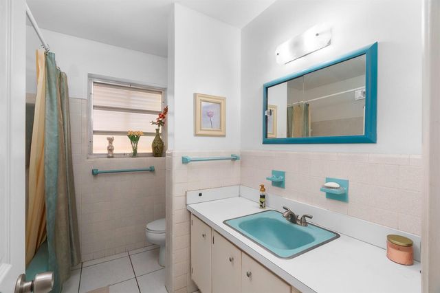 1601 NE 48TH Court, Oakland Park, FL 33334