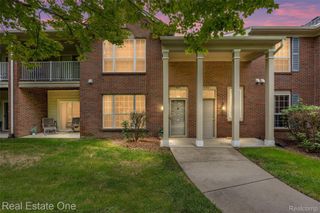 4104 Chesapeake Circle, Commerce Charter Township, MI 48390