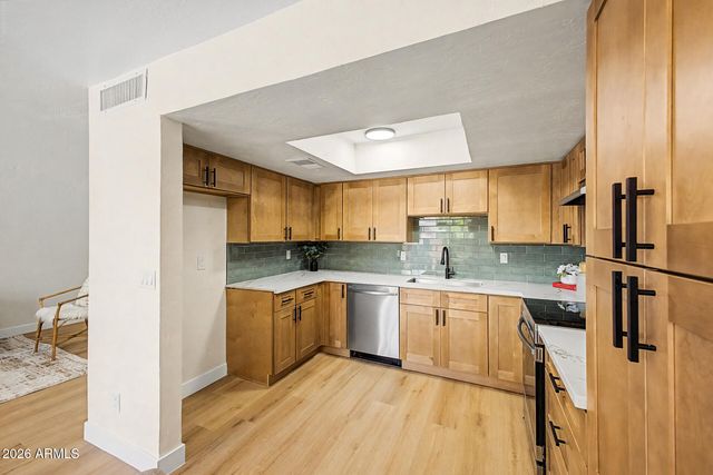 4470 W PALMAIRE Avenue, Glendale, AZ 85301