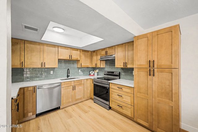 4470 W PALMAIRE Avenue, Glendale, AZ 85301