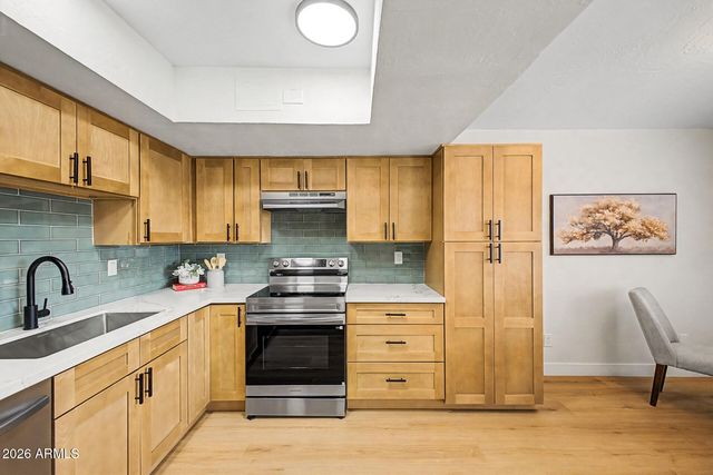 4470 W PALMAIRE Avenue, Glendale, AZ 85301