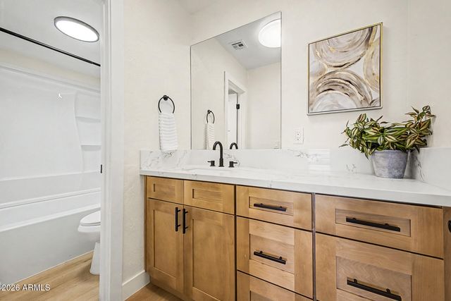 4470 W PALMAIRE Avenue, Glendale, AZ 85301