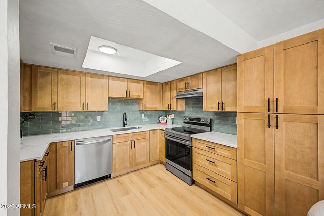 4470 W PALMAIRE Avenue, Glendale, AZ 85301