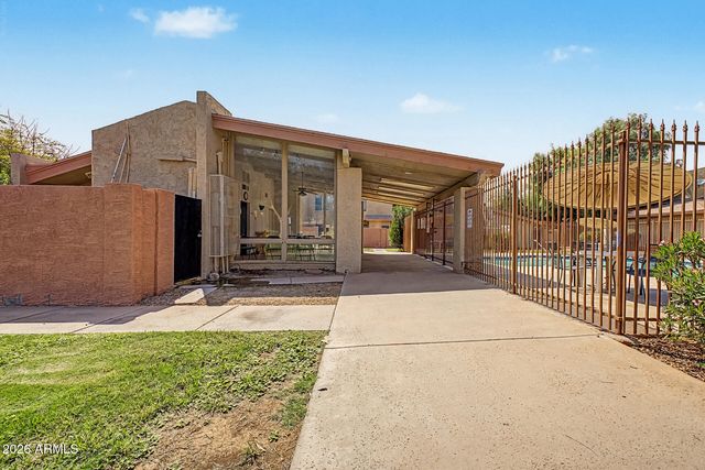 4470 W PALMAIRE Avenue, Glendale, AZ 85301