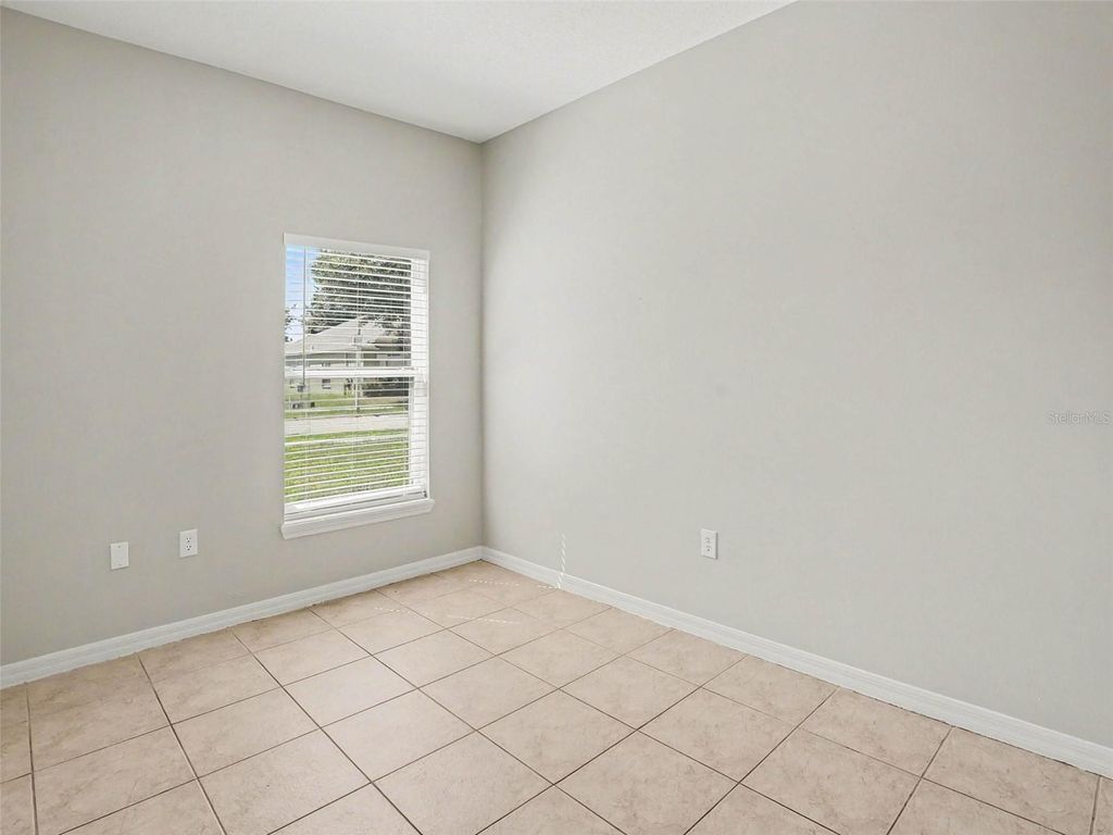 Image 12 of property listing at 5007 SHALE RIDGE TRAIL, Orlando, FL 32818