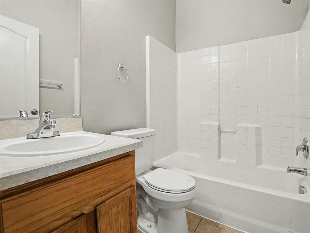 Image 18 of property listing at 5007 SHALE RIDGE TRAIL, Orlando, FL 32818