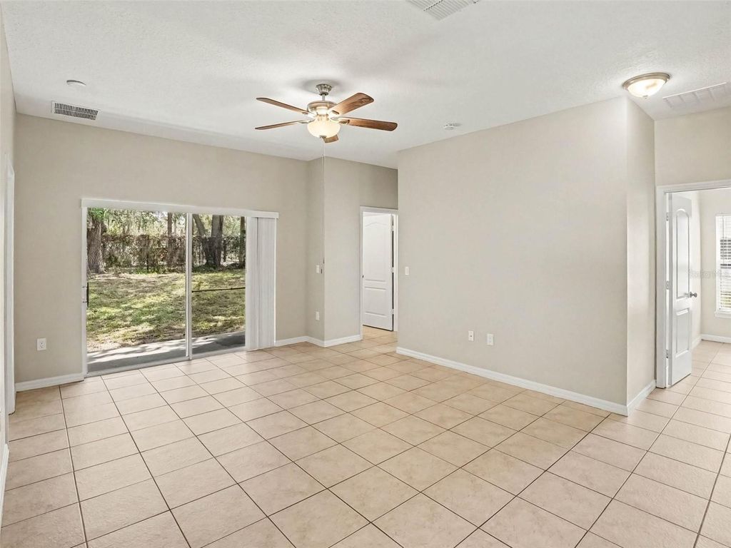 Image 3 of property listing at 5007 SHALE RIDGE TRAIL, Orlando, FL 32818
