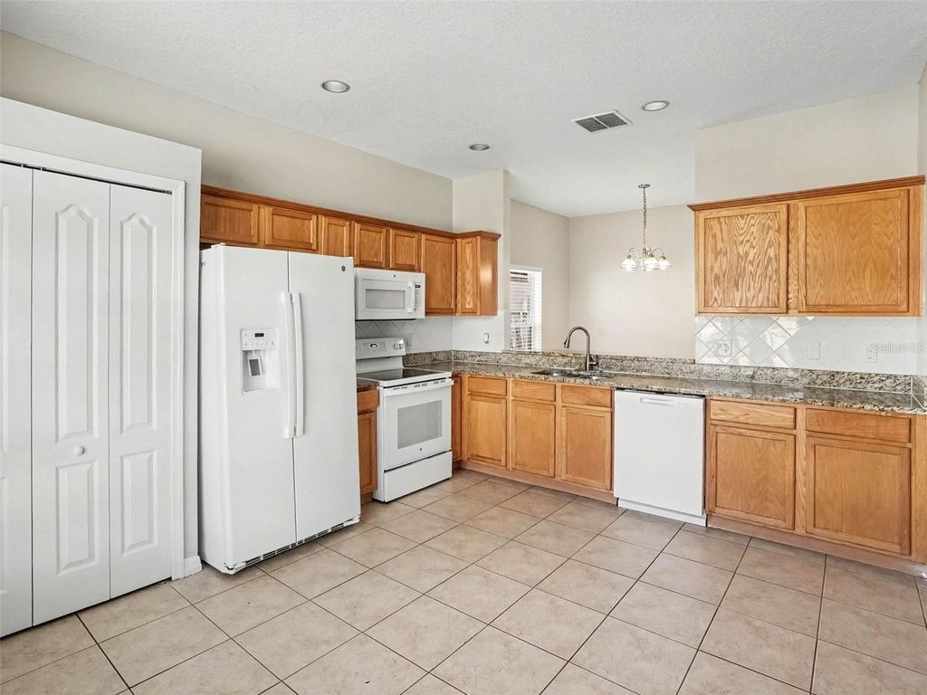 Image 5 of property listing at 5007 SHALE RIDGE TRAIL, Orlando, FL 32818