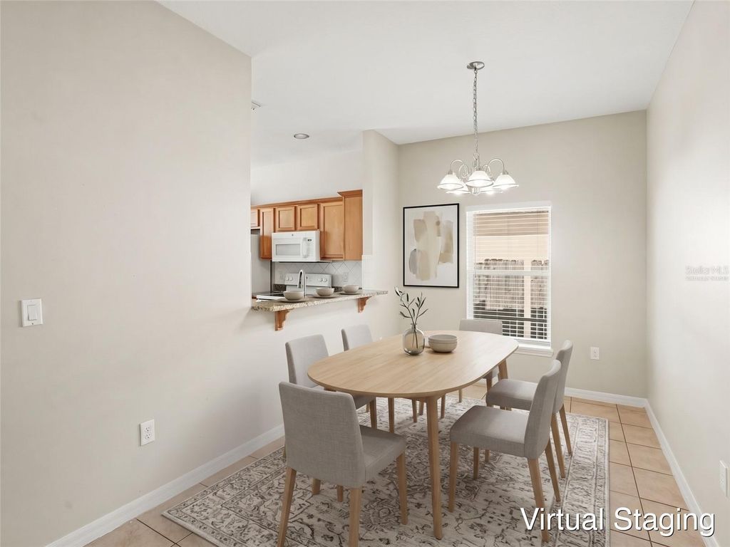 Image 6 of property listing at 5007 SHALE RIDGE TRAIL, Orlando, FL 32818