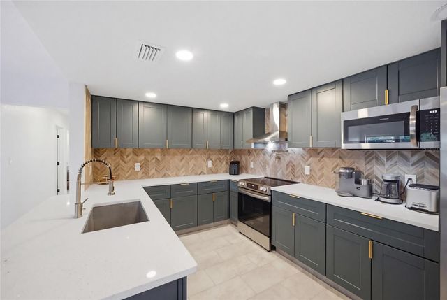 4014 W ROGERS AVENUE, Tampa, FL 33611
