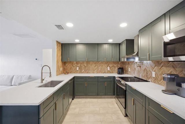 4014 W ROGERS AVENUE, Tampa, FL 33611