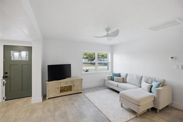 4014 W ROGERS AVENUE, Tampa, FL 33611