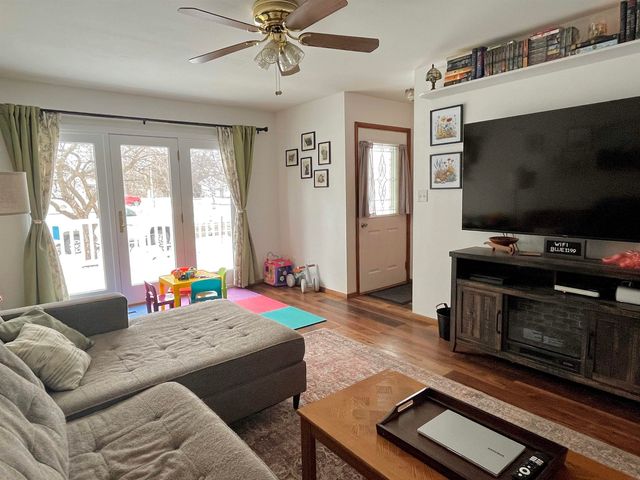 924 2nd Ave SW, Oelwein, IA 50662