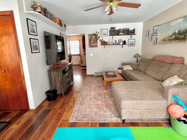 924 2nd Ave SW, Oelwein, IA 50662