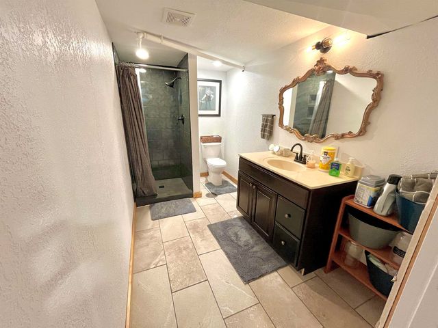 924 2nd Ave SW, Oelwein, IA 50662